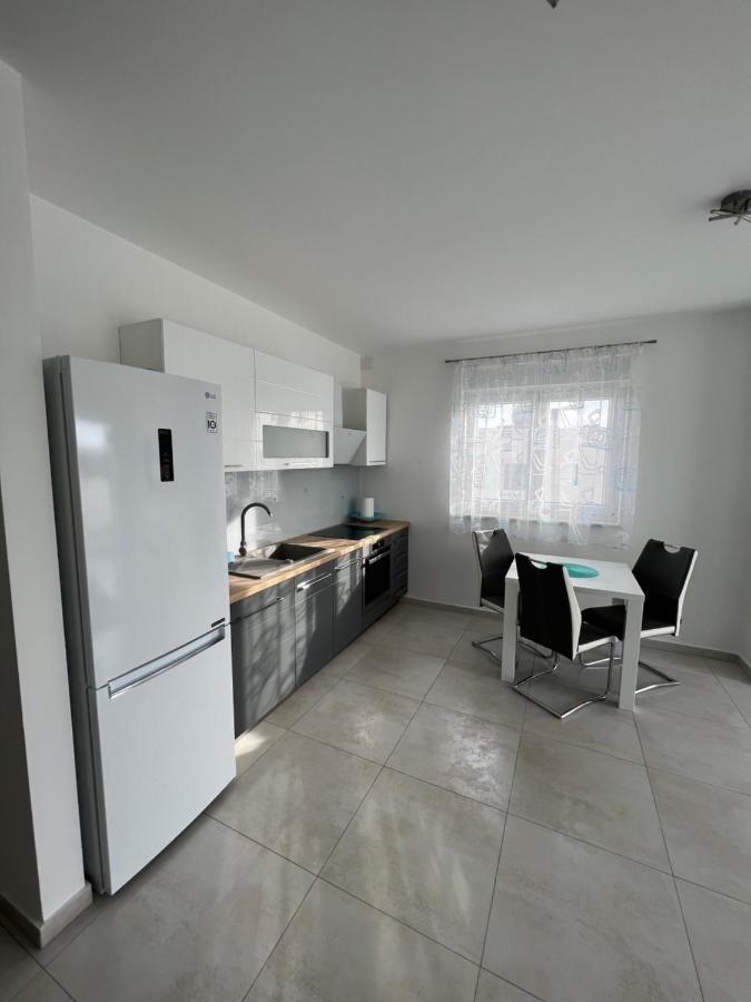 Apartment Sunset With Private Garage Pula