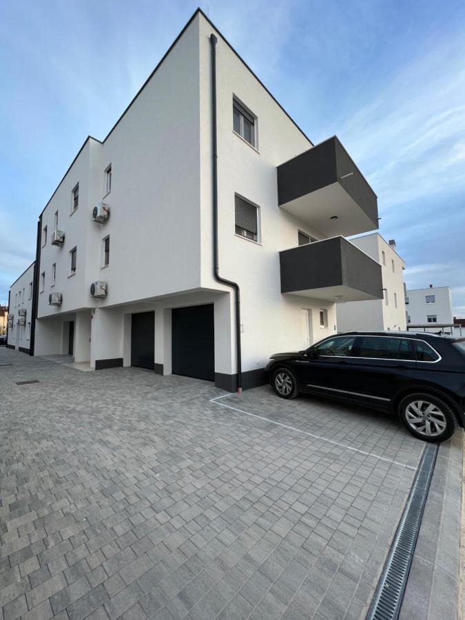 Sunset With Private Garage Apartment